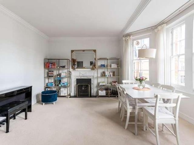 Flat for sale in Kensington, Greater London