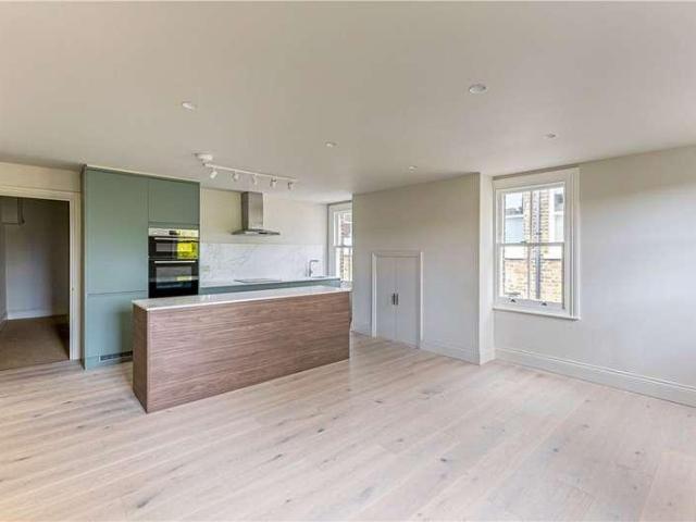 Flat for sale in Fulham, Greater London