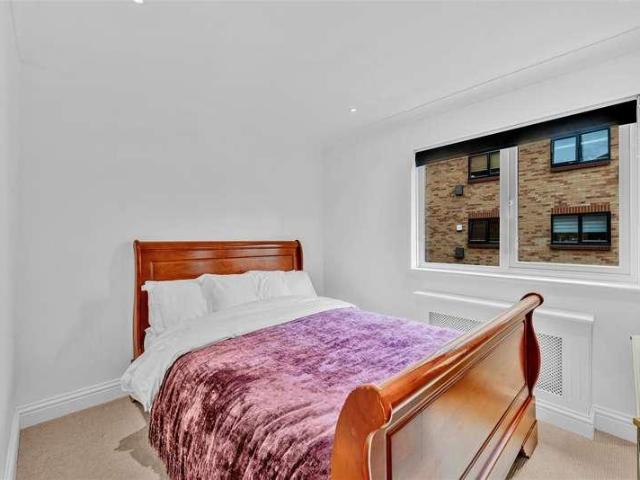 Flat for sale in Greater London