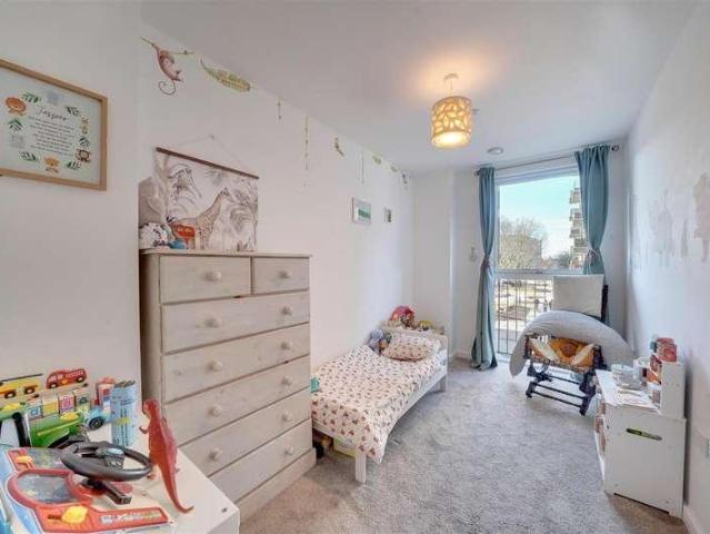 Flat for sale in Ponders End, Greater London