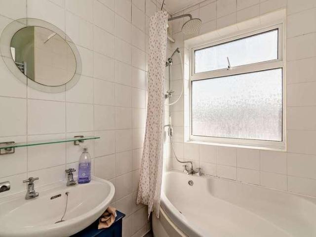 Flat for sale in London Borough of Croydon, Selsdon