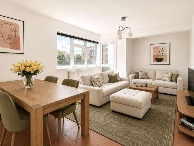 Flat for sale in Stockwell Park, Greater London