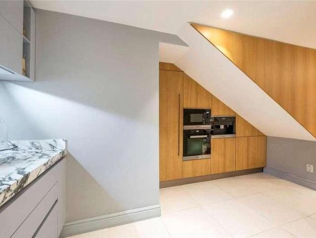 Flat for sale in Bayswater, Greater London