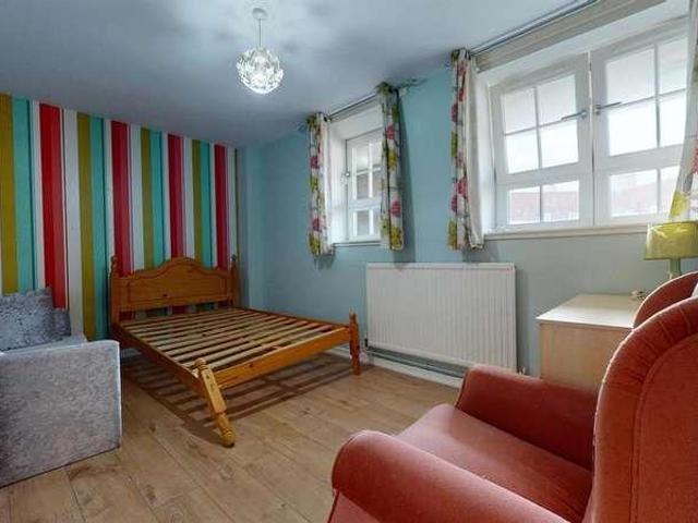 Flat for sale in Somers Town, Greater London