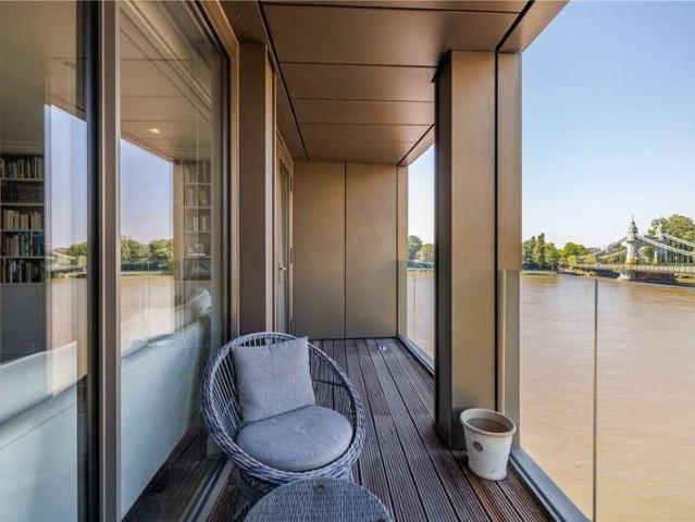 Flat for sale in Hammersmith, Greater London