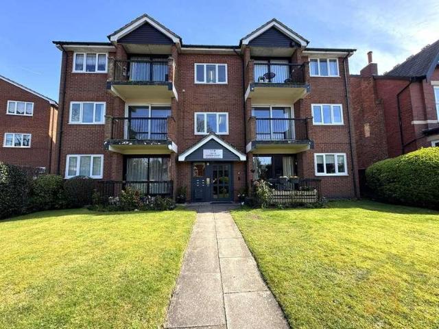 Flat for sale in Meols Cop, Southport