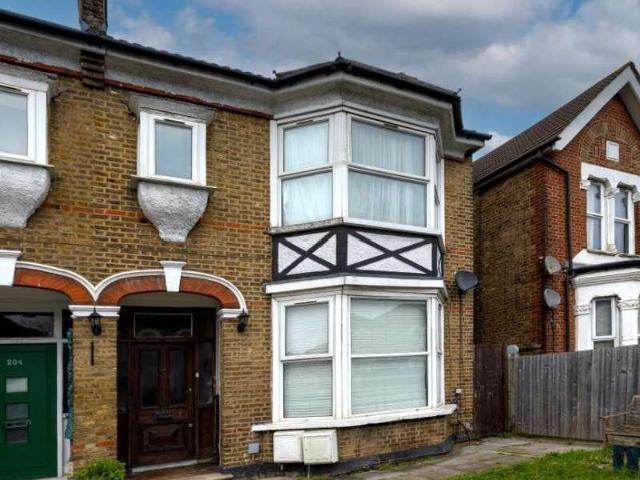 Flat for sale in London Borough of Croydon, Thornton Heath