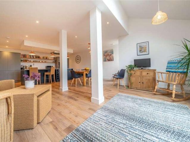 Flat for sale in Slackhead