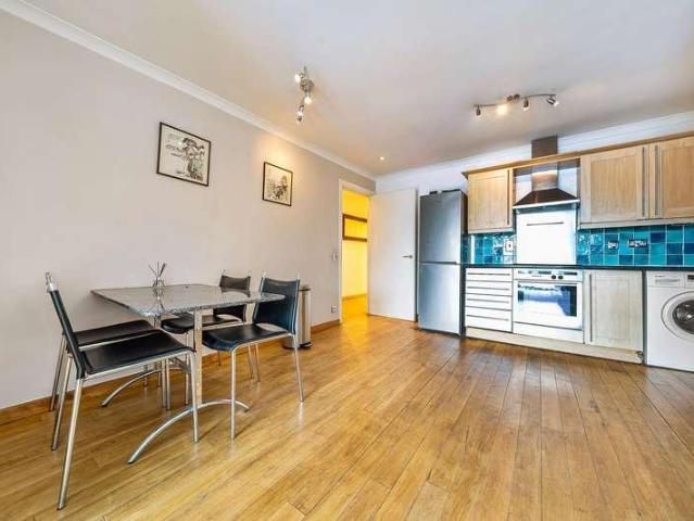 Flat for sale in Rotherhithe, Greater London