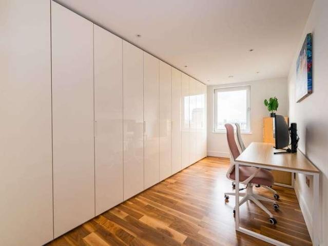 Flat for sale in London, Millwall