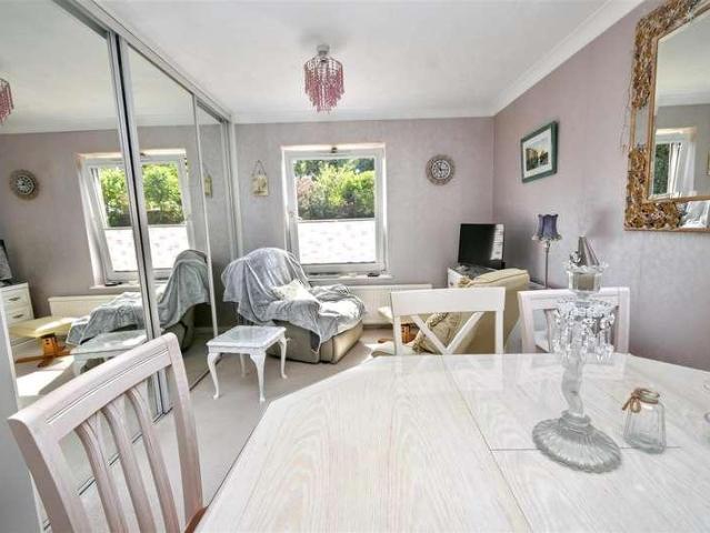 Flat for sale in Eastbourne, East Sussex