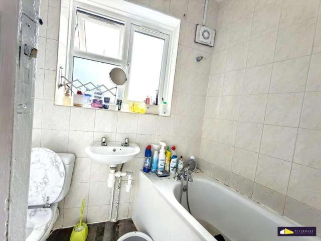 Flat for sale in The Hale, Greater London