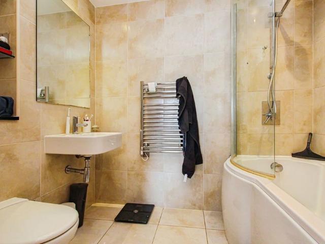 Apartment for rent in Poplar Grove, Greater London