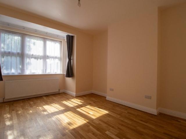 Apartment for rent in Plashet, Greater London