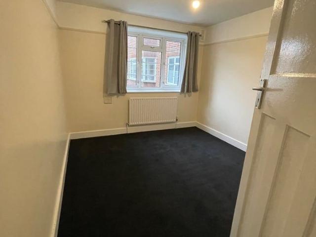 Apartment for rent in Furzedown, Greater London