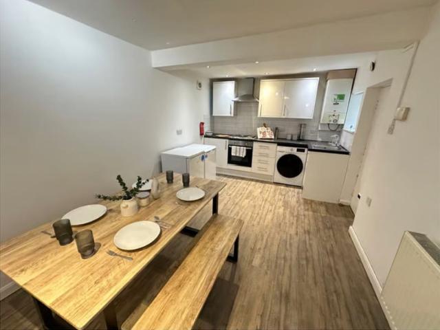 Apartment for rent in Hyde Park, Leeds