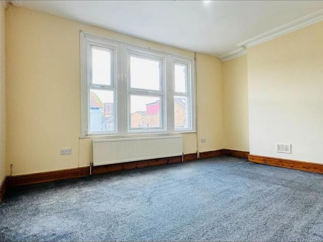 Apartment for rent in Plashet, Greater London