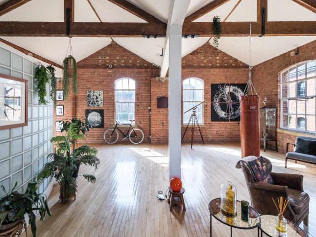 Flat for sale in E14, London