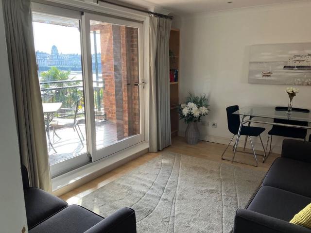 Apartment for rent in Poplar Grove, Greater London