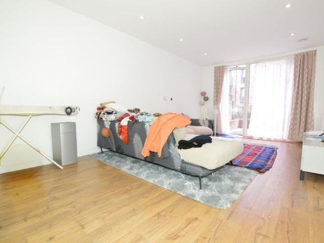 Apartment for rent in Plashet, Greater London
