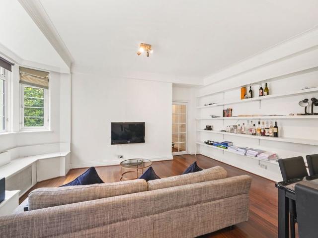 Apartment for rent in Kensington, Greater London