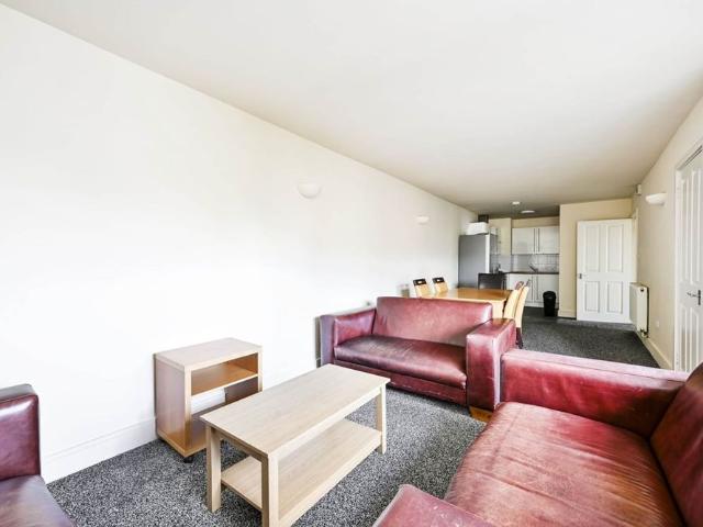 Apartment for rent in Furzedown, Greater London