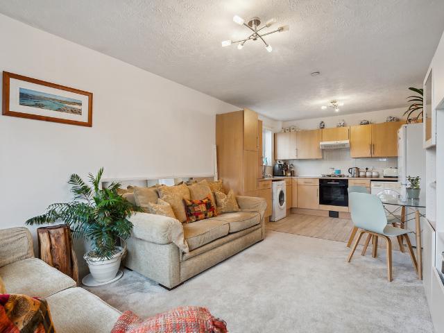 Apartment for rent in Lower Halliford, Surrey