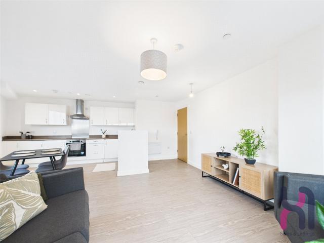 Apartment for rent in The Haw Wood, Hallen