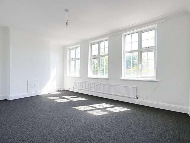 Apartment for rent in Bowes, Greater London