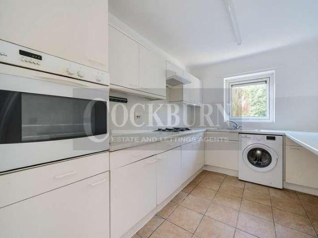 Apartment for rent in Albany Park, Frognal