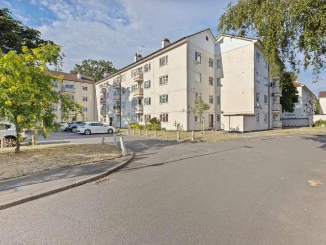 Apartment for rent in Norbiton, Greater London