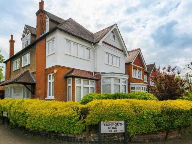 Apartment for rent in Dollis Hill, Greater London