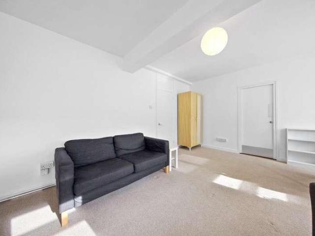 Apartment for rent in Chalk Farm, Greater London