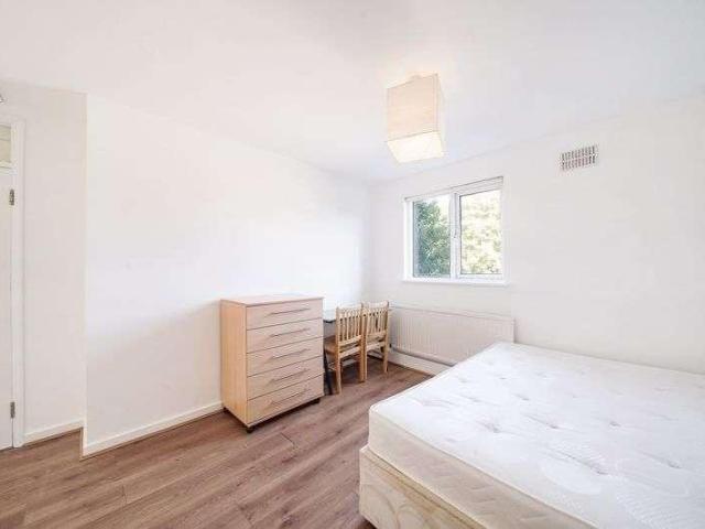 Apartment for rent in Mile End, Greater London