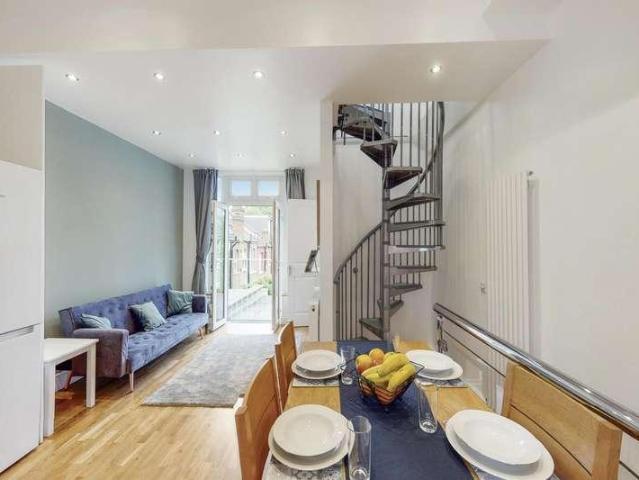 Apartment for rent in Harlesden, Greater London