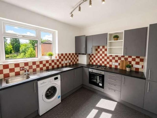 Apartment for rent in Northwood, Greater London