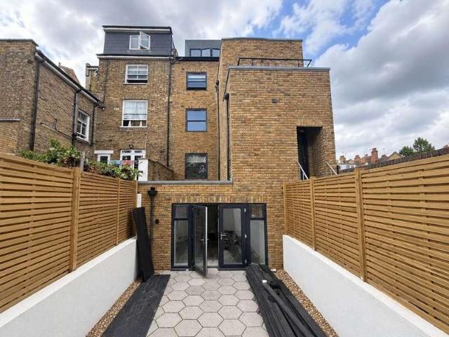 Apartment for rent in Brownswood Park, Stoke Newington