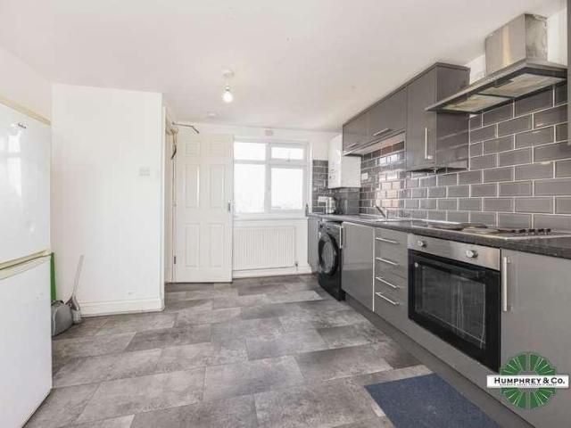 Apartment for rent in Upton Park, Greater London