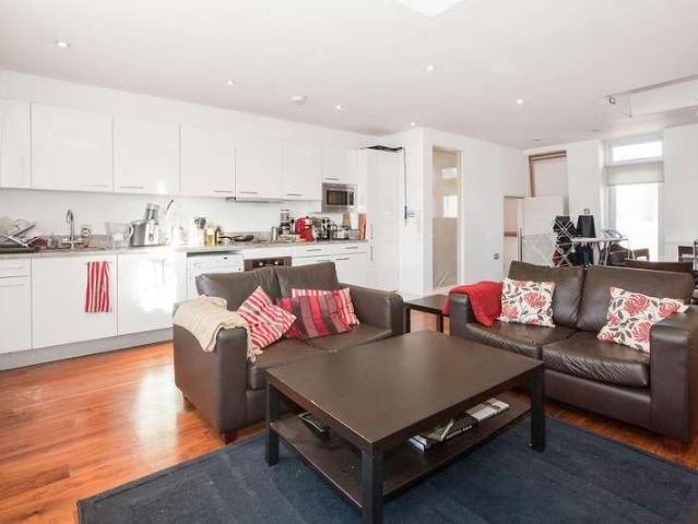 Apartment for rent in Chalk Farm, Greater London