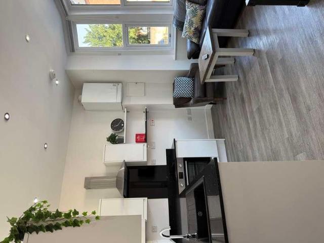 Apartment for rent in Compton Acres, Barton In Fabis