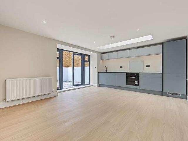 Apartment for rent in Brownswood Park, Stoke Newington