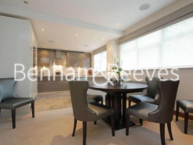 House for rent in Brompton, Greater London