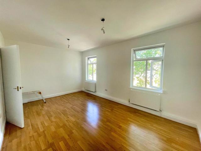 Apartment for rent in London Borough of Ealing, Perivale