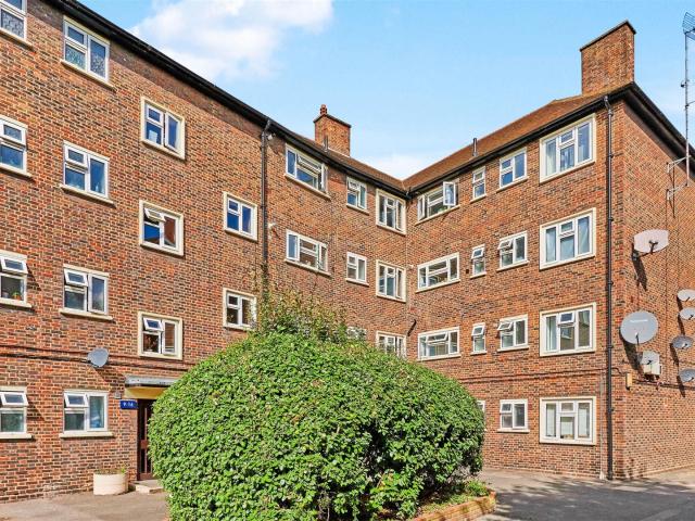 Apartment for rent in Mortlake, Greater London