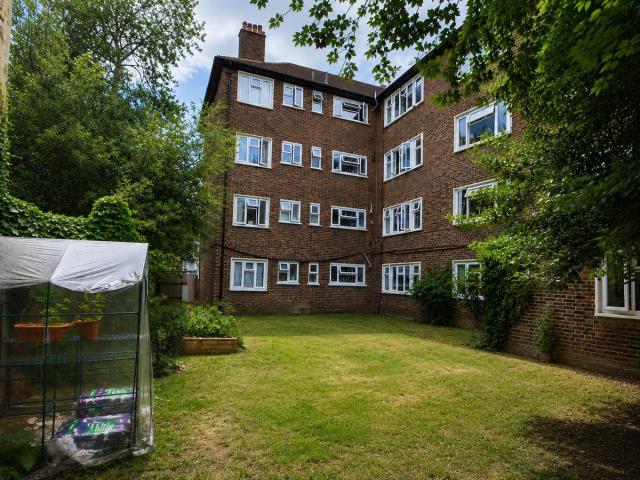 Apartment for rent in London Borough of Richmond upon Thames, Greater London