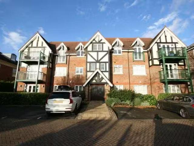 Apartment for rent in Northwood, South Oxhey