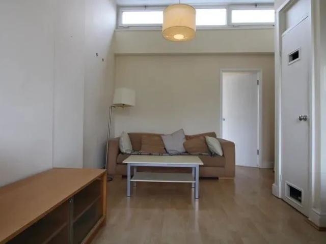 Apartment for rent in Brompton, Greater London