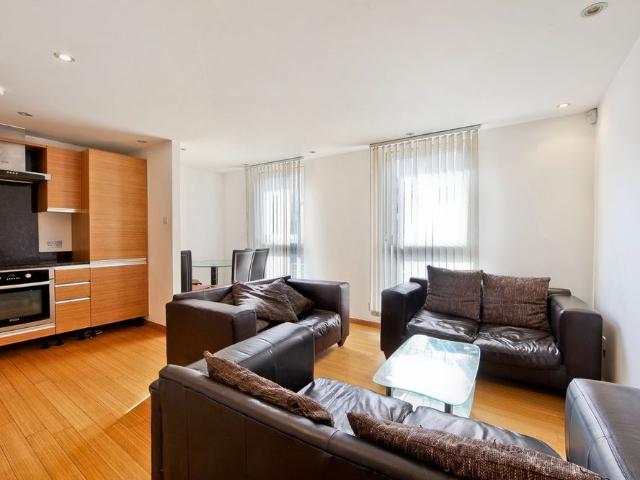 Apartment for rent in Poplar Grove, Greater London