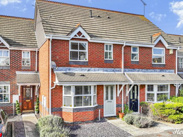 Cottage for sale in Wickford