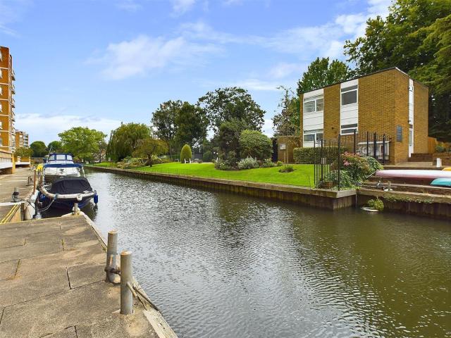 House for rent in London Borough of Richmond upon Thames, Greater London